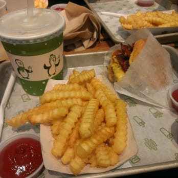Shake Shack Buckhead - Delish - Burgers Near Me - Atlanta, Georgia Shake Shack Buckhead - Delish - Burgers Near Me - Atlanta, Georgia
