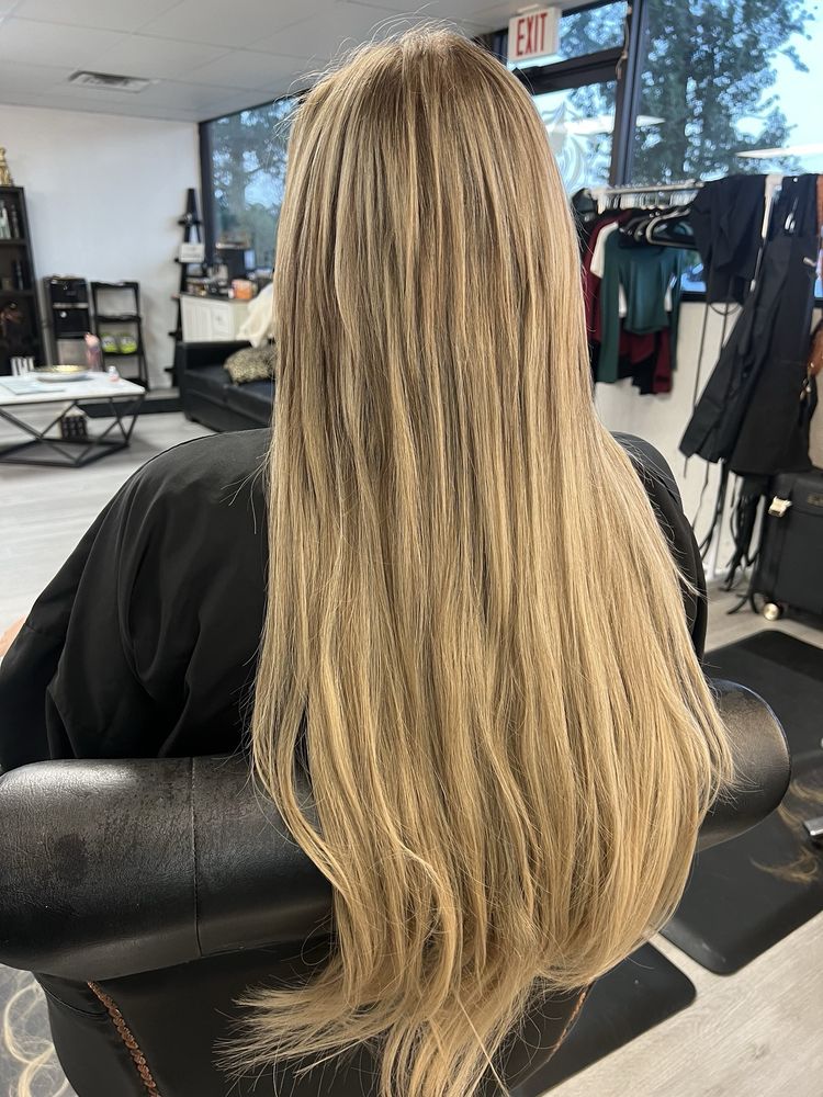 Bella Mia Salon Logo