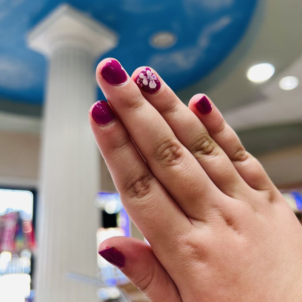Kailyn Nail Spa - Kid mani with flowers - Nail Salons Near Me - Los Angeles, California