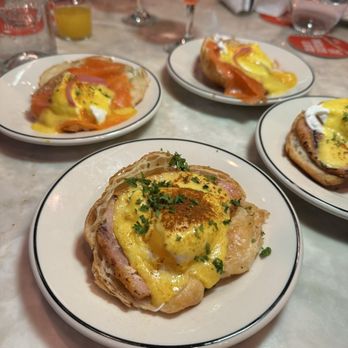 Fox On John - Eggs Turkey Bacon Benedict - Bars Near Me - Toronto, Ontario
