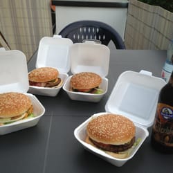 Burger Mobil - so groß sind die normalen Burger, sehr waren sie auch noch :)