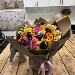 Northpark Florist - Sunflowers and roses