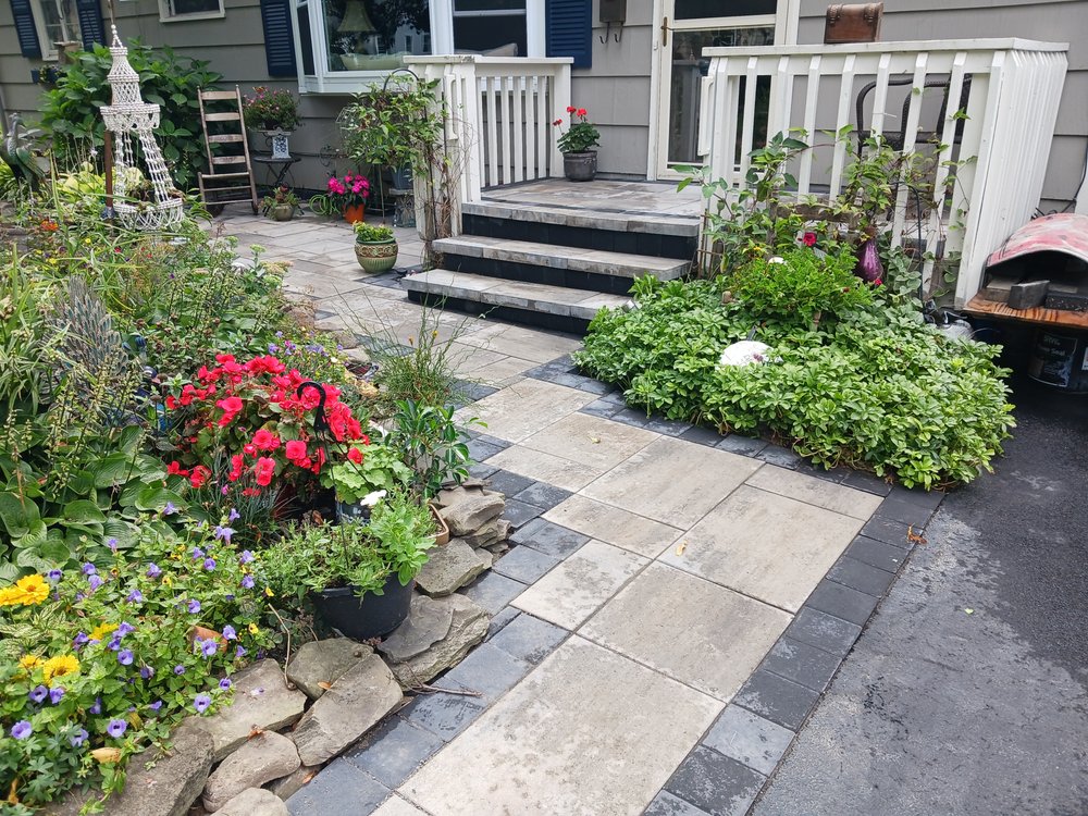 Signature Custom Landscapes - tree service in Rochester, NY