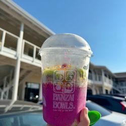 Banzai Bowls - Small Makaha Bowl with guava juice