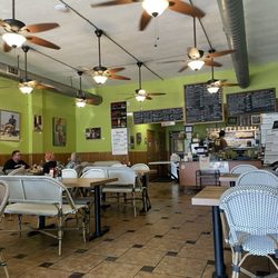 Swami's Café La Mesa - Dining room