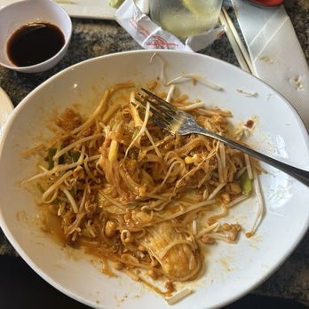 Green Pagoda - Chicken pad Thai - Asian Fusion Near Me - St. Petersburg, Florida Green Pagoda - Chicken pad Thai - Asian Fusion Near Me - St. Petersburg, Florida