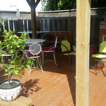 Two Rivers Bed & Breakfast - Patio area - Hotels Near Me - Niagara Falls, Ontario