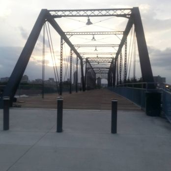 Hays Street Bridge - Sunset in the bridge - Landmarks & Historical Buildings Near Me - San Antonio, Texas Hays Street Bridge - Sunset in the bridge - Landmarks & Historical Buildings Near Me - San Antonio, Texas
