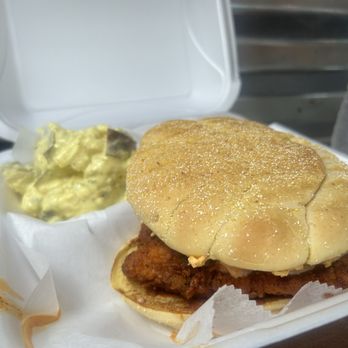 Red's Hot Chicken - Pimento hot chicken sandwich - Southern Near Me - Nashville, Tennessee Red's Hot Chicken - Pimento hot chicken sandwich - Southern Near Me - Nashville, Tennessee