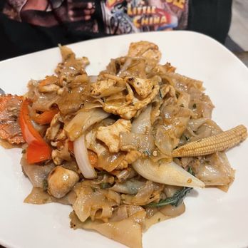 Taste of Thai - Drunken Noodles with chicken - Thai Near Me - Ithaca, New York Taste of Thai - Drunken Noodles with chicken - Thai Near Me - Ithaca, New York