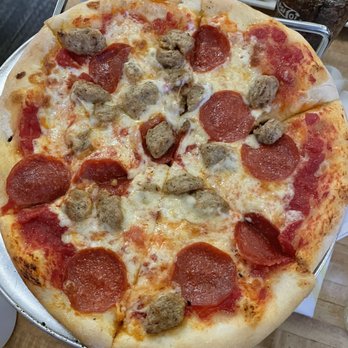 Hideaway House - Personal pizza with pepperoni and sausage - Pizza Near Me - Sedona, Arizona