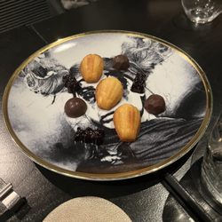 Dae Mon - Dessert treats with gummies and chocolates