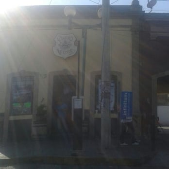 Cuatro Vientos - Fachada - Dive Bars Near Me - León, GUA