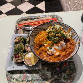 Le Botaniste - DIY Hot Bowl, Veggie Sushi Roll - Vegetarian Near Me - New York, New York
