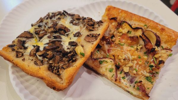 Williamsburg Pizza by null