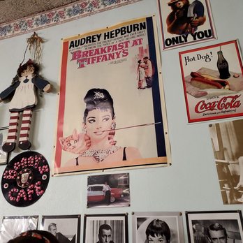 Bonny's Cafe - Decor - Breakfast & Brunch Near Me - El Cajon, California