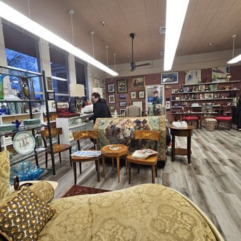 Re-Runs - 3/13/2025 - What a great resale shop! Amazing stuff and prices! - Used, Vintage & Consignment Near Me - Lake Oswego, Oregon Re-Runs - 3/13/2025 - What a great resale shop! Amazing stuff and prices! - Used, Vintage & Consignment Near Me - Lake Oswego, Oregon