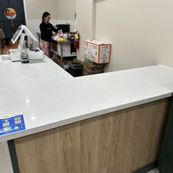 Moku Hawaiian BBQ - Register and food pickup area