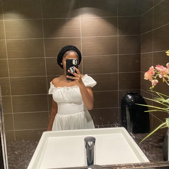 IPIC Boca Raton - Ladies room mirror pictures - Cinema Near Me - Boca Raton, Florida IPIC Boca Raton - Ladies room mirror pictures - Cinema Near Me - Boca Raton, Florida