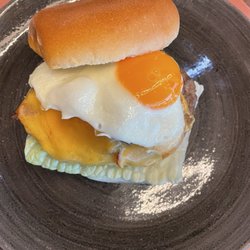 Snack o Coreto - Cheeseburger with cheddar cheese egg bacon