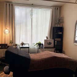Prenatal massage table