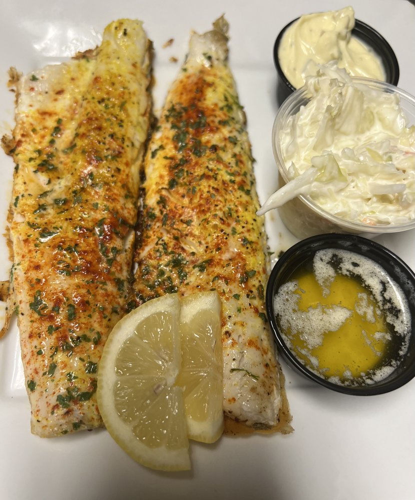 FLIPPY’S BAR AND GRILL Updated October 2024 208 W South Railroad St