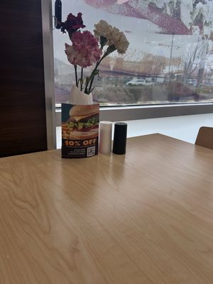 Nation's Giant Hamburgers & Great Pies by null