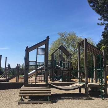Wallingford Playfield - Nice big clean playground with a tire swing ! - Parks Near Me - Seattle, Washington Wallingford Playfield - Nice big clean playground with a tire swing ! - Parks Near Me - Seattle, Washington