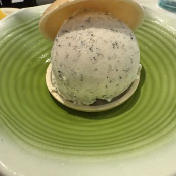 Kaiten Sushi Ginza Onodera Hawaii - Black sesame ice cream with azuki bean paste & wafer - Conveyor Belt Sushi Near Me - Honolulu, Hawaii