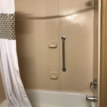 Hampton Inn Helena - Room 207 bathroom - Hotels Near Me - Helena, Montana Hampton Inn Helena - Room 207 bathroom - Hotels Near Me - Helena, Montana