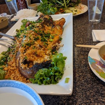 Dong Que Restaurant - Some crazy looking fish dish on the table next to me. I have no clue what that is, but it looks great. - Vietnamese Near Me - Garland, Texas