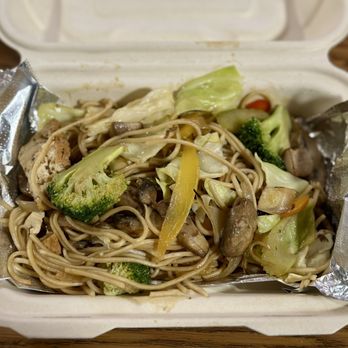 Malaya Eats - Pancit vegan - Filipino Near Me - Reno, Nevada