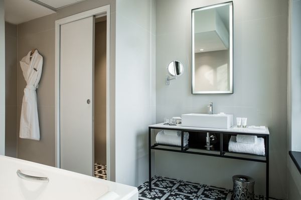 Hôtel Louvre-Lens 4 étoiles - Esprit de France by null