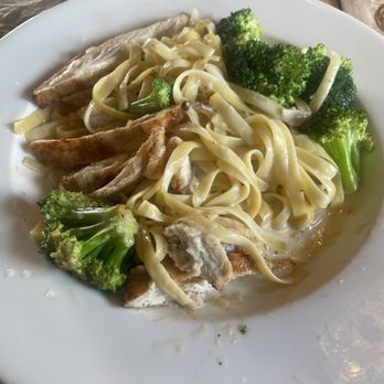 Applebee's Grill + Bar - Classic Broccoli Chicken Alfredo - American Near Me - Carson City, Nevada Applebee's Grill + Bar - Classic Broccoli Chicken Alfredo - American Near Me - Carson City, Nevada