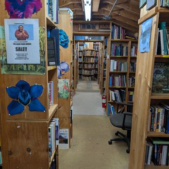 The Book Barn - Used Bookstore Near Me - Niantic, Connecticut