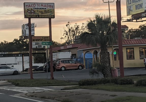 Taco 'N Madre by null