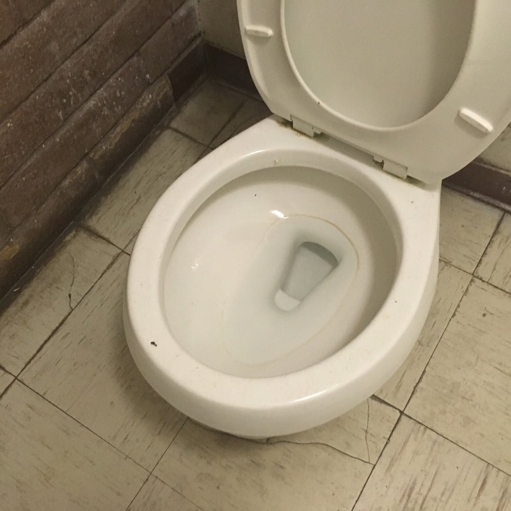 Rogue River Coin-Op Laundromat - Nasty toilet. - Laundromat Near Me - Rogue River, Oregon Rogue River Coin-Op Laundromat - Nasty toilet. - Laundromat Near Me - Rogue River, Oregon
