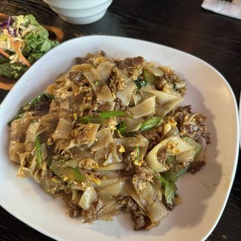 New Thai Elephant - C02. Pad See Ew Noodle - Thai Near Me - San Mateo, California New Thai Elephant - C02. Pad See Ew Noodle - Thai Near Me - San Mateo, California