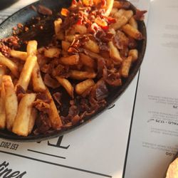TABOO Cuisine Rebelle - Poutine with sauce on side