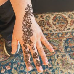 Soi Brow Threading Salon - Henna tattoo