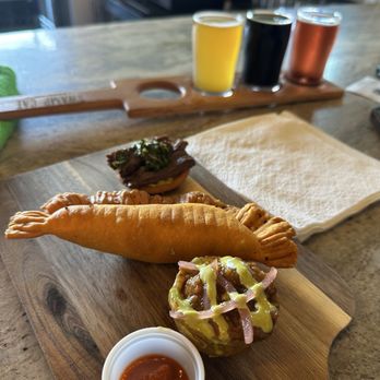 Swamp Cat Brew - appetizer sampler - Breweries Near Me - Fort Myers, Florida