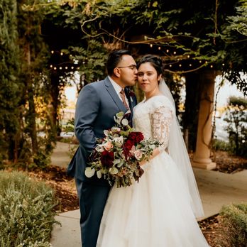 Wine Country Florals - Bride bouquet - Floral Designers Near Me