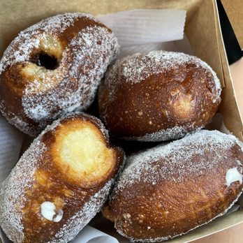 Leonard's Bakery Malasadamobile - Custard is my fav! - Food Trucks Near Me - Honolulu, Hawaii