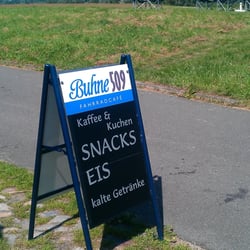 Fahrradcafe Buhne 509 - man beachte die besonderen Gästeplätze oben auf dem Deich! Da kann man herlich die Beine hochlegen und eine Pause einlegen
