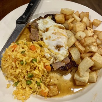 Primavera Pub - Bitoque a Primavera - Portuguese Near Me - Hartford, Connecticut