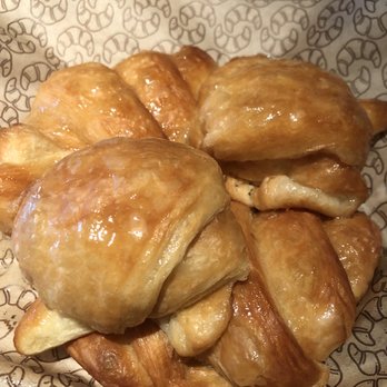 Cheddar's Scratch Kitchen - Honey Butter Croissants - American Near Me - Greenville, North Carolina