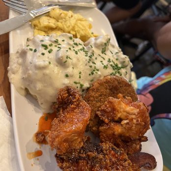 Ruby Slipper Central Business District - Biscuits and gravy with hit chicken - Breakfast & Brunch Near Me - New Orleans, Louisiana Ruby Slipper Central Business District - Biscuits and gravy with hit chicken - Breakfast & Brunch Near Me - New Orleans, Louisiana