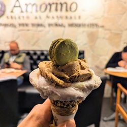 Amorino Gelato - Grande cone, 3 flavors and a pistachio macaron