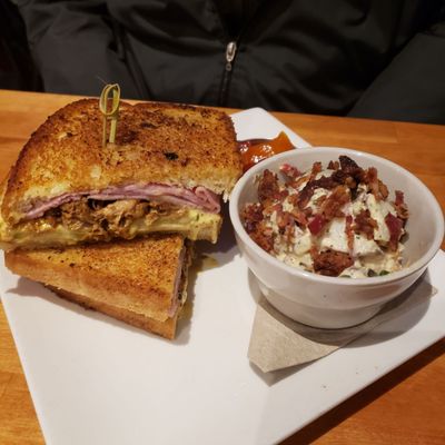 Taproom@Bayview Corner by null