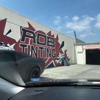 Rob's Glass Tinting - Back entrance - enter from the alley. - Car Window Tinting Near Me - Culver City, California Rob's Glass Tinting - Back entrance - enter from the alley. - Car Window Tinting Near Me - Culver City, California